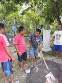 PEMASANGAN TUGU MENYAMBUT LOMBA DESA