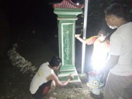 KERJA BAKTI PENGECATAN TUGU MASUK PEKARANGAN